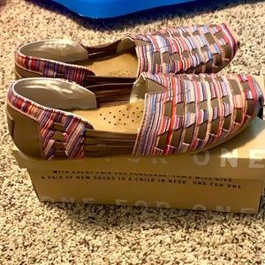 Women’s Toms flats